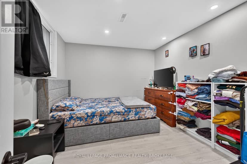 1371 Brackenwood Crescent — photo 34 of 40