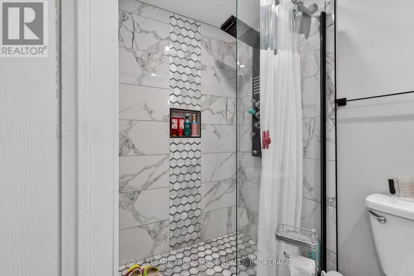 1371 Brackenwood Crescent — photo 37 of 40