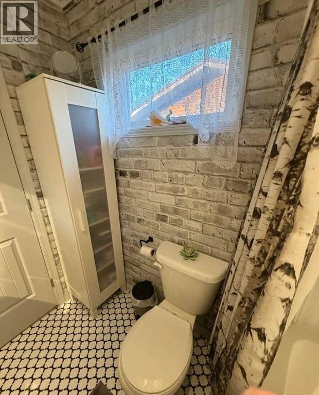 4703 47 Avenue — photo 16 of 40