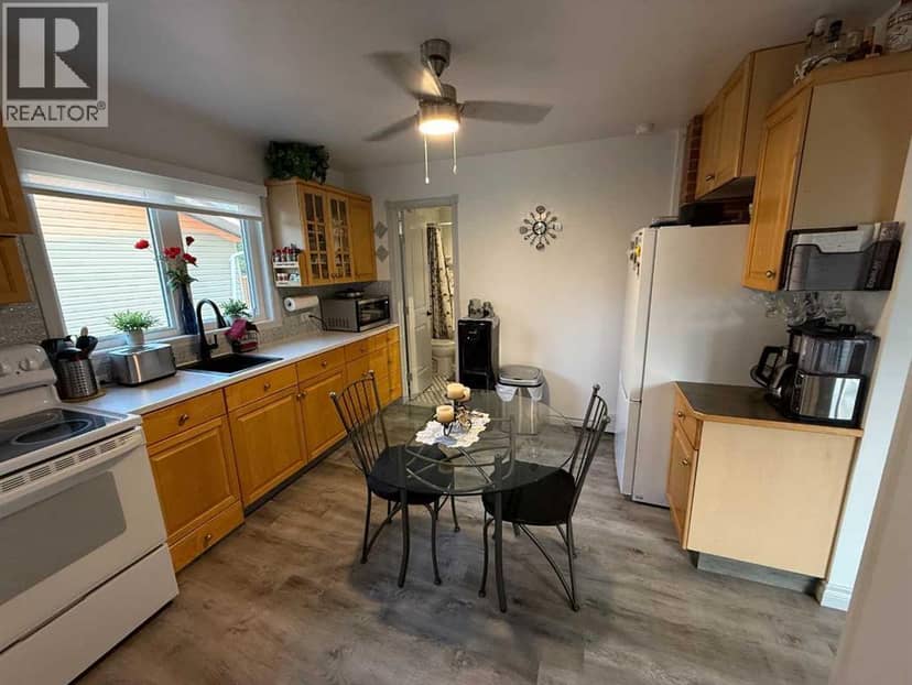 4703 47 Avenue — photo 9 of 40