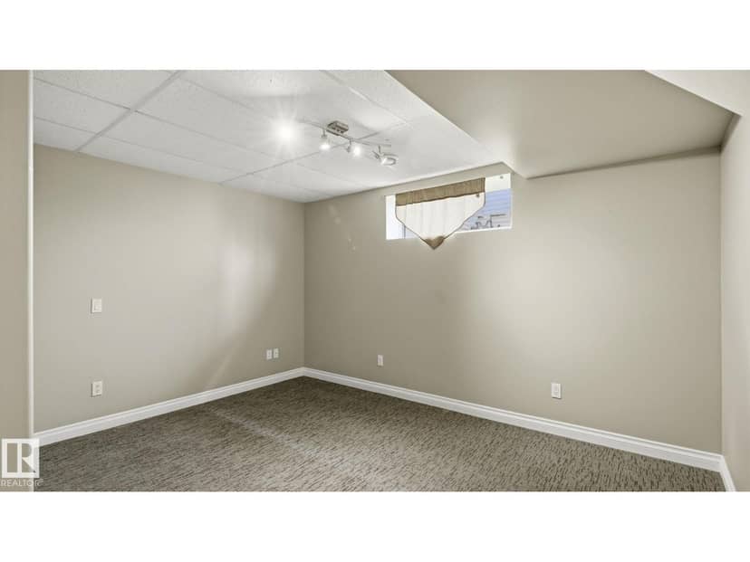 6116 53 AV — photo 36 of 40
