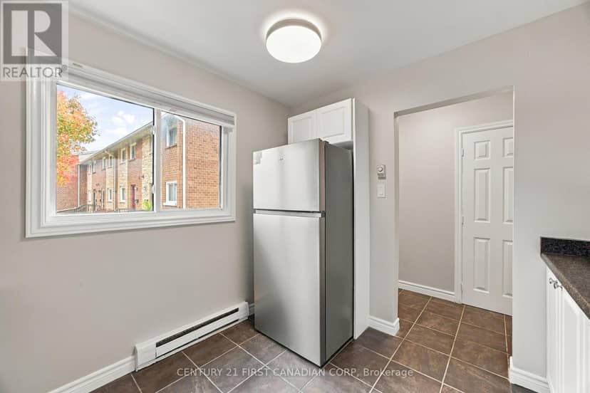 29 - 625 Griffith Street — photo 7 of 39