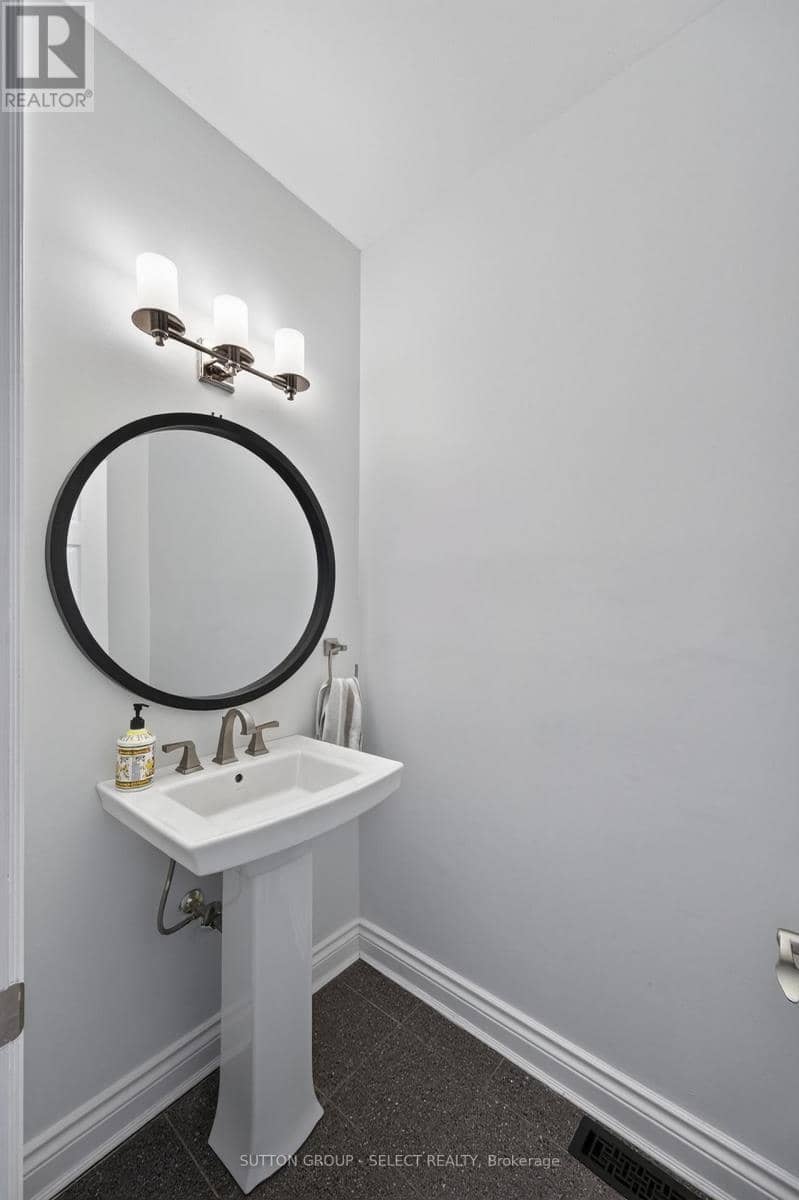 768 Franklinway Crescent — photo 33 of 40