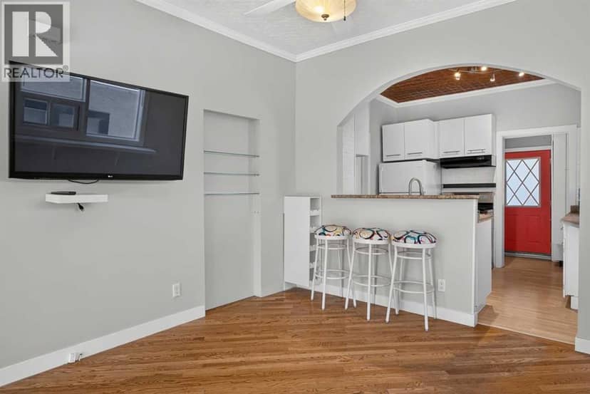 1040 19 Avenue SE — photo 10 of 39