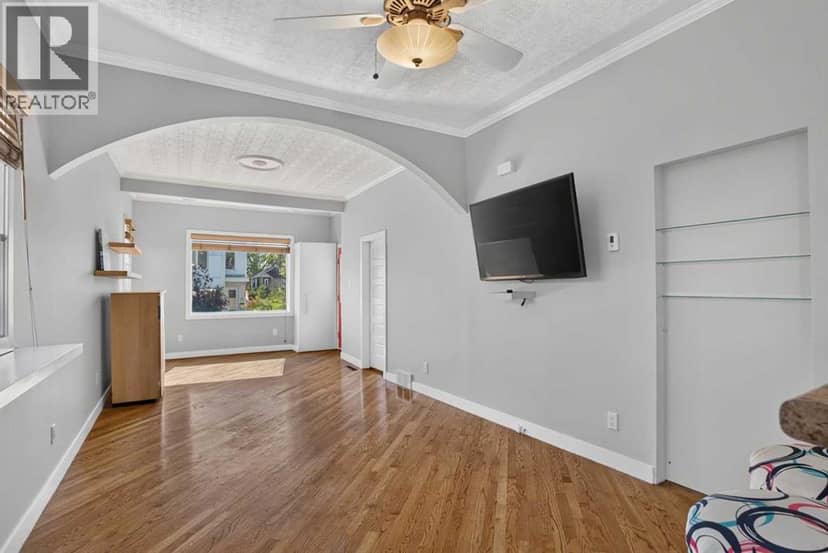 1040 19 Avenue SE — photo 9 of 39