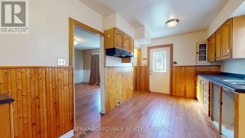 31 Wright Crescent — photo 11 of 32