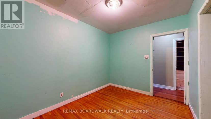 31 Wright Crescent — photo 17 of 32