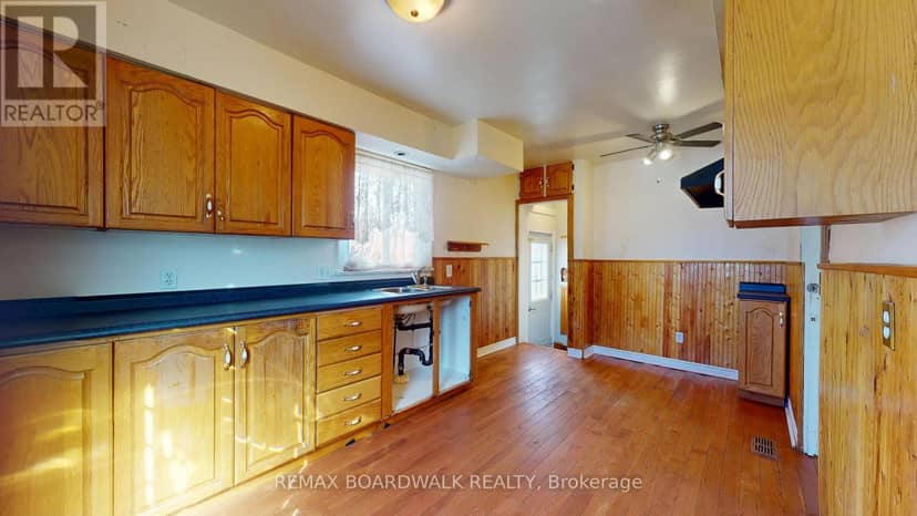 31 Wright Crescent — photo 9 of 32