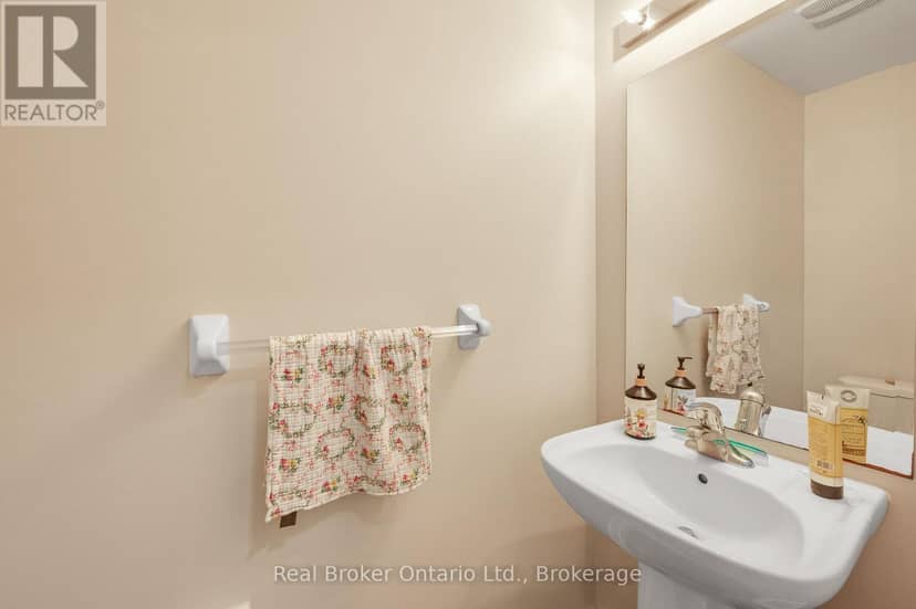 80 - 88 Decorso Drive — photo 16 of 22