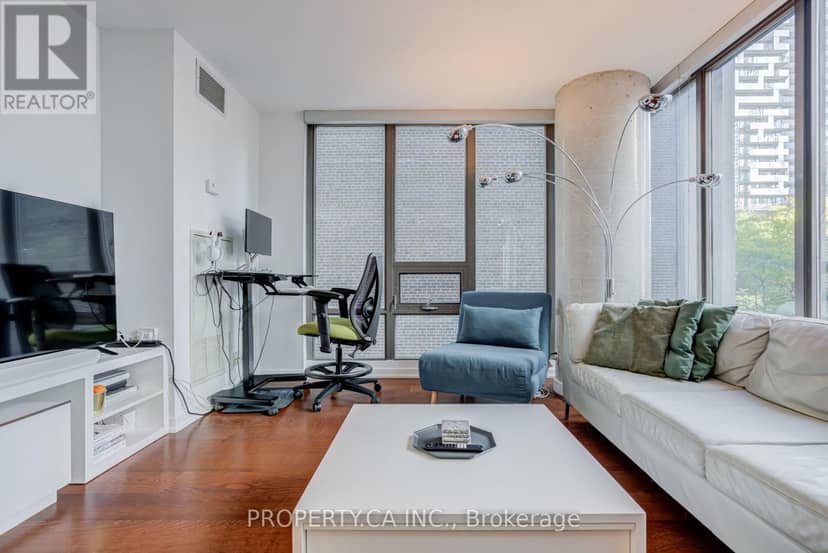 303 - 33 Lombard Street — photo 11 of 34