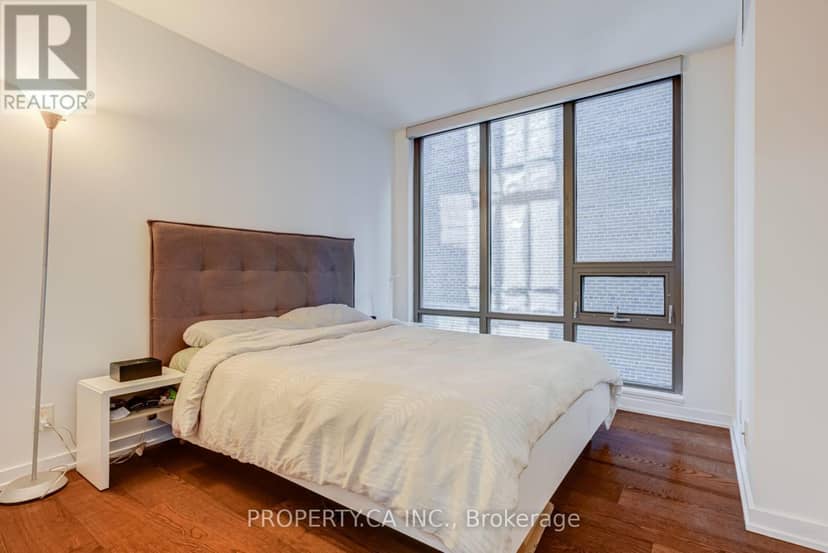 303 - 33 Lombard Street — photo 14 of 34