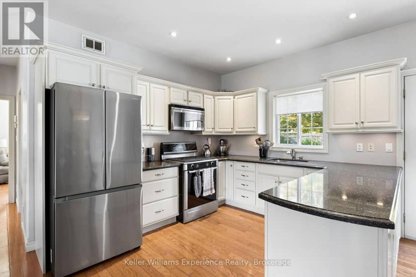 8 West Street, Penetanguishene, photo 4