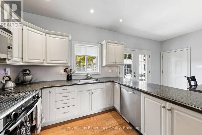 8 West Street, Penetanguishene, photo 5