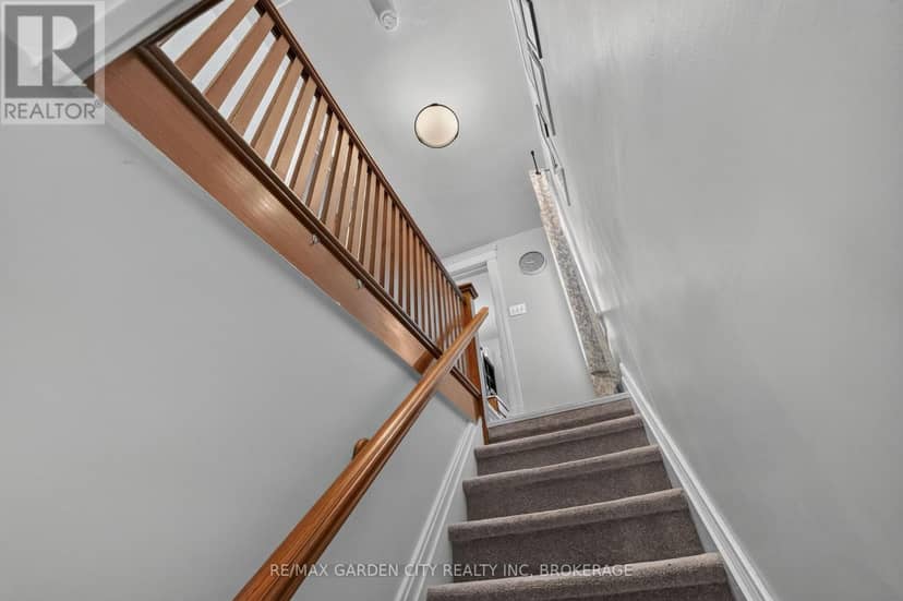 118 Lowell Avenue — photo 12 of 30