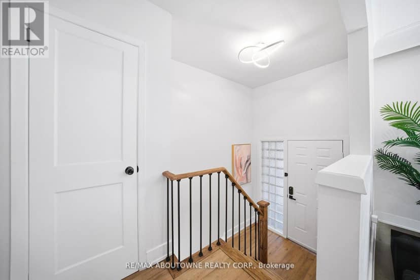 2066 Rebecca Street, Oakville, photo 5