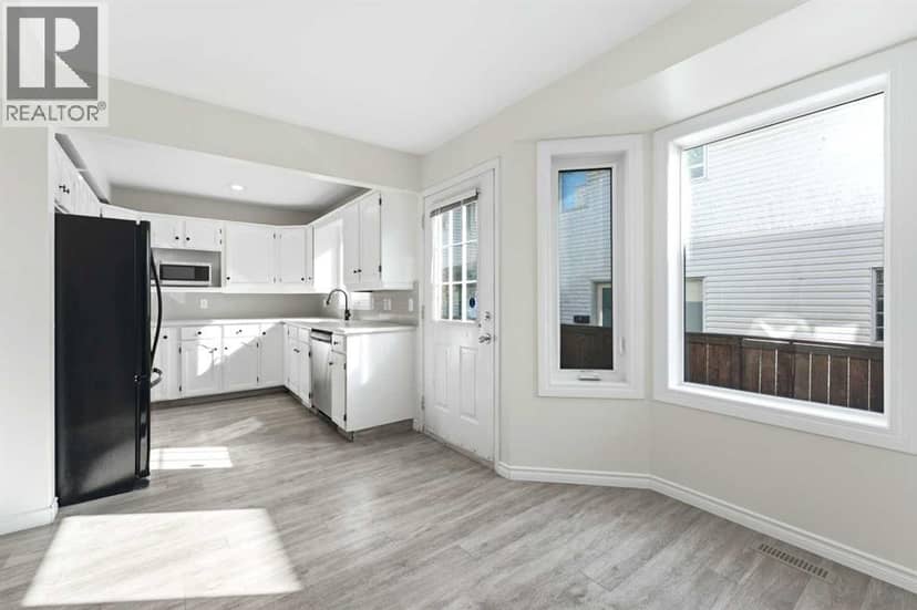 2, 2132 35 Avenue SW — photo 10 of 30