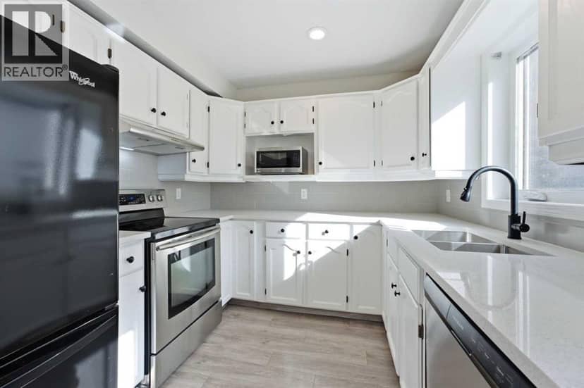 2, 2132 35 Avenue SW, Calgary, photo 3