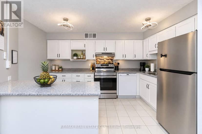210 - 695 Richmond Street — photo 17 of 35