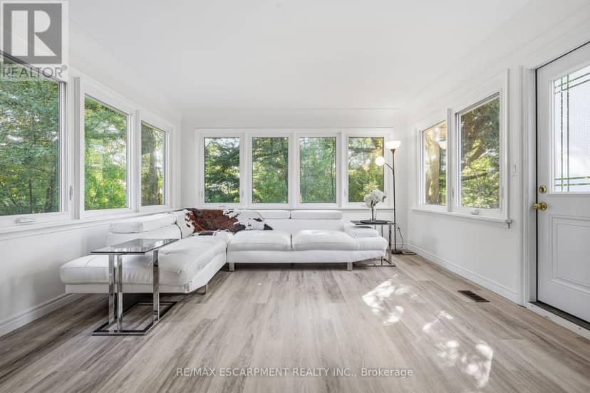 13 Allan Avenue — photo 10 of 27