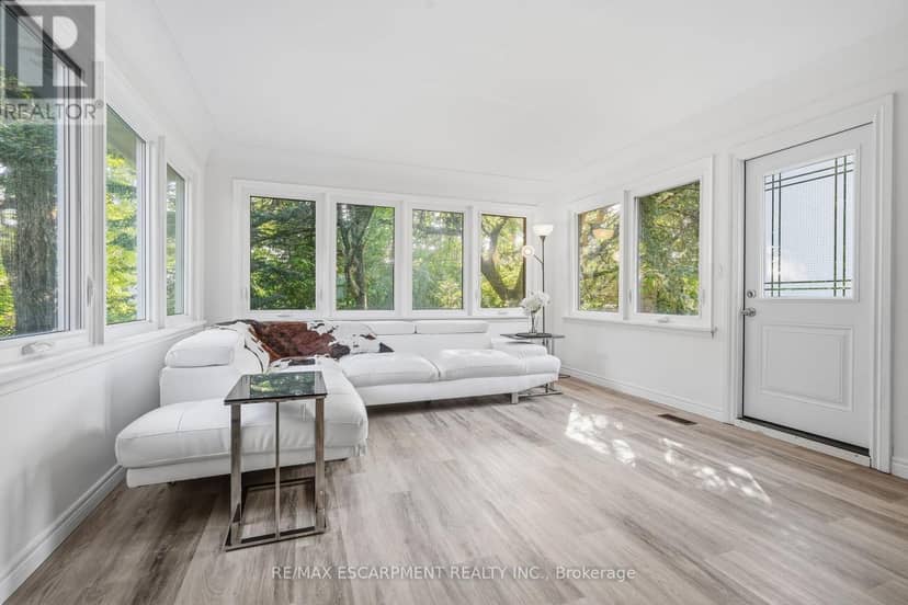 13 Allan Avenue — photo 11 of 27