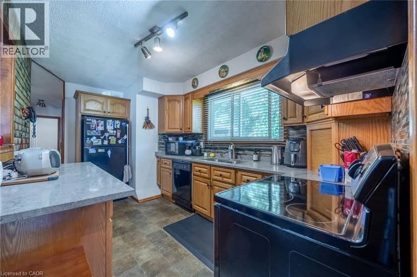 78 PARKER Drive — photo 8 of 33