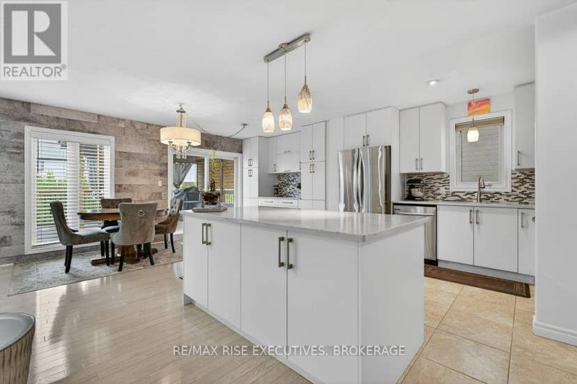 1543 Providence Crescent — photo 16 of 40