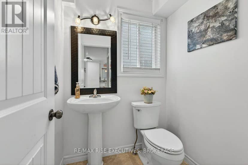 1543 Providence Crescent — photo 18 of 40