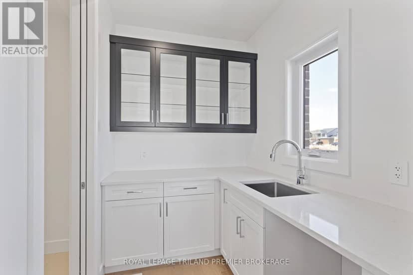 4349 Sagebrush Crescent — photo 9 of 34
