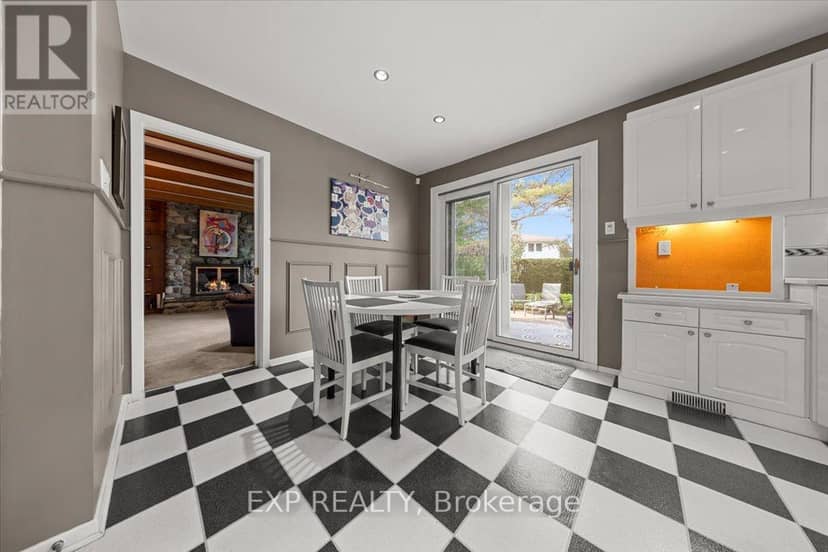 899 Dresden Crescent — photo 14 of 40