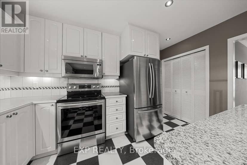 899 Dresden Crescent — photo 16 of 40