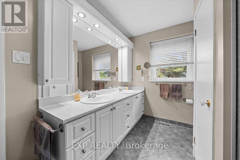 899 Dresden Crescent — photo 30 of 40