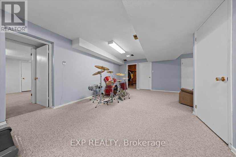 899 Dresden Crescent — photo 36 of 40