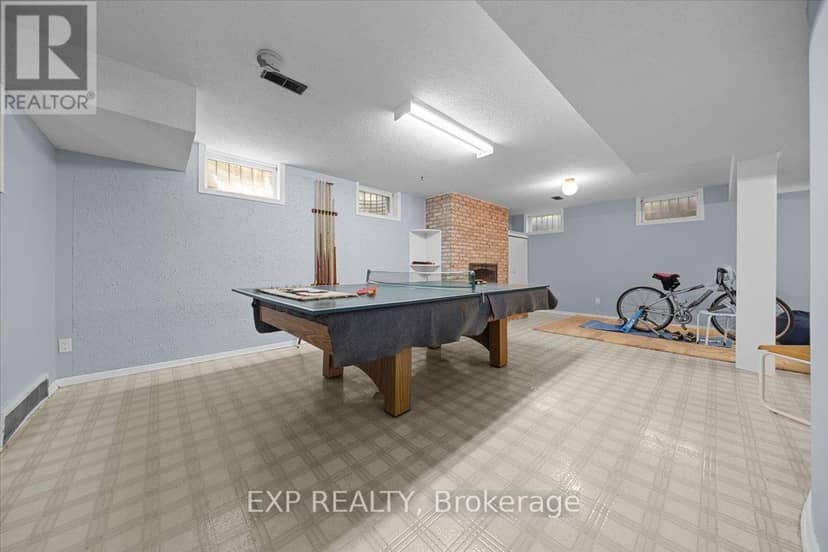 899 Dresden Crescent — photo 40 of 40