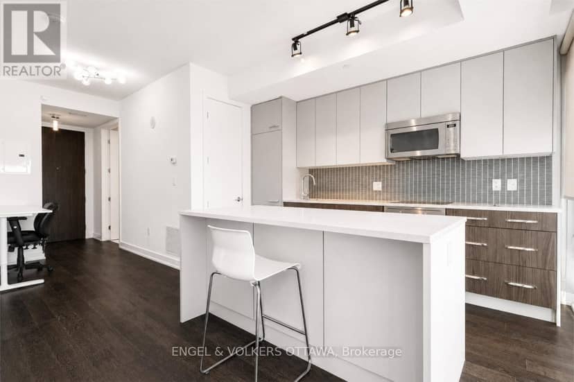 610 - 111 Champagne Avenue S — photo 17 of 40