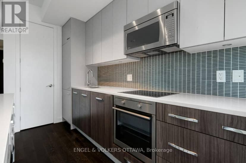 610 - 111 Champagne Avenue S — photo 18 of 40
