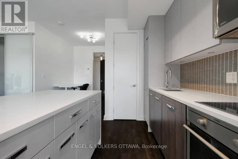 610 - 111 Champagne Avenue S — photo 19 of 40
