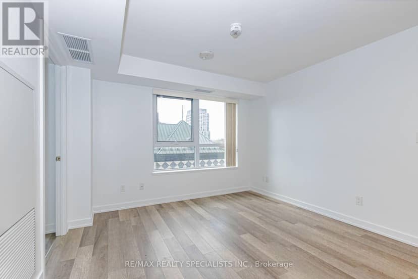 604 - 181 Huron Street — photo 11 of 21
