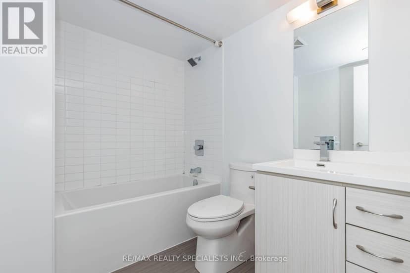 604 - 181 Huron Street — photo 12 of 21