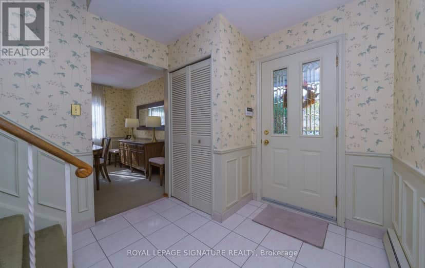 19 Castle Hill Drive, Toronto, photo 3
