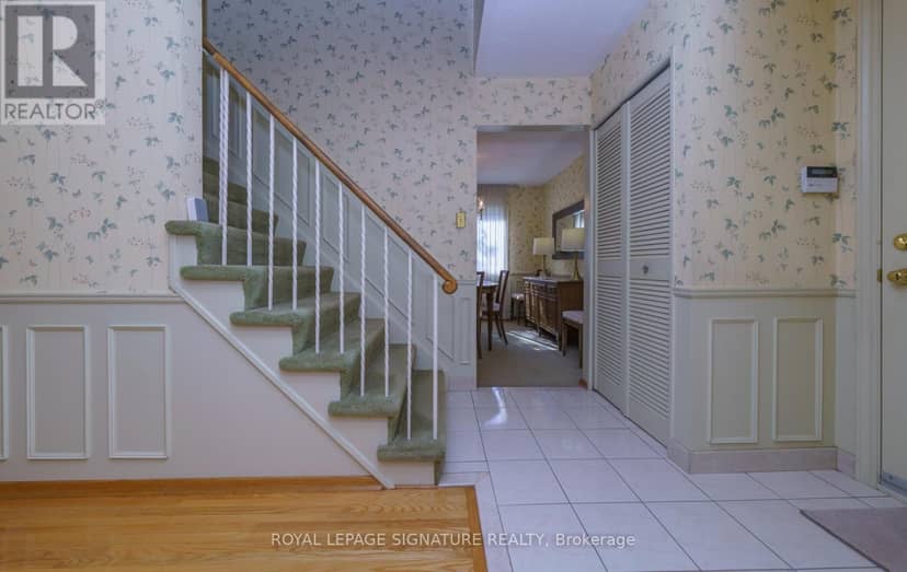 19 Castle Hill Drive, Toronto, photo 4