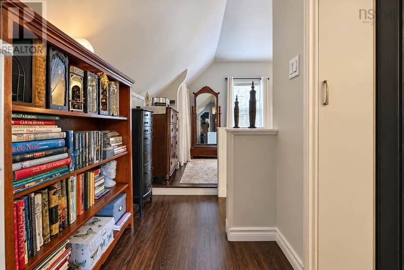 10 Oak Street — photo 14 of 31