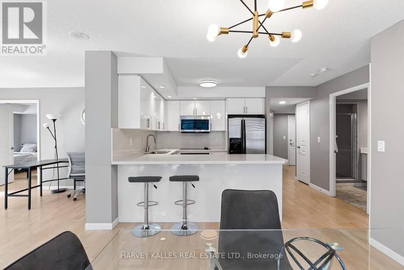 515 - 140 Simcoe Street — photo 14 of 40