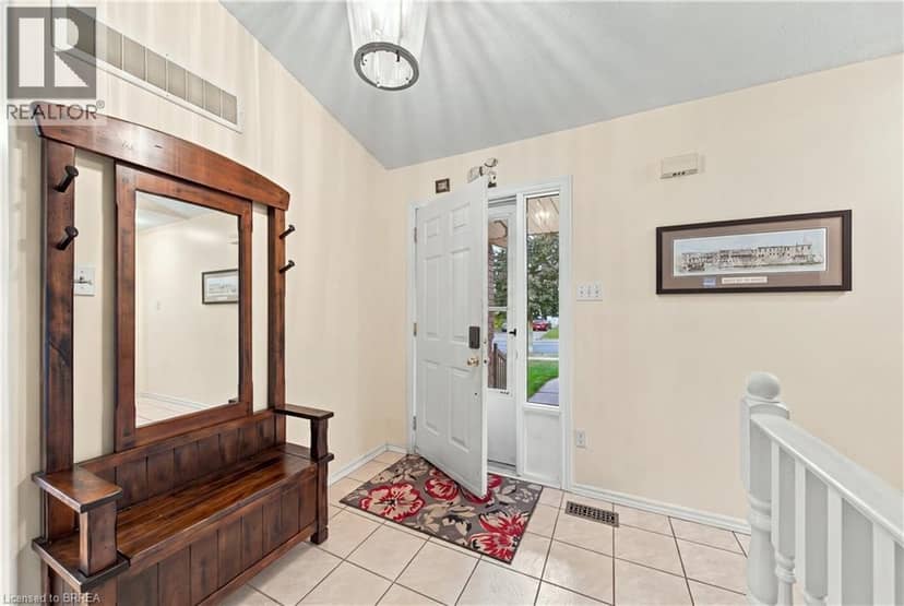 102 COURT Drive, Paris, photo 3