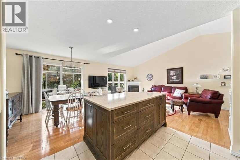 102 COURT Drive, Paris, photo 8