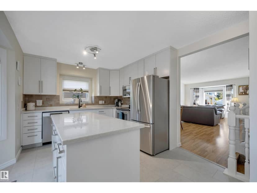 5735 152A AV NW — photo 10 of 40