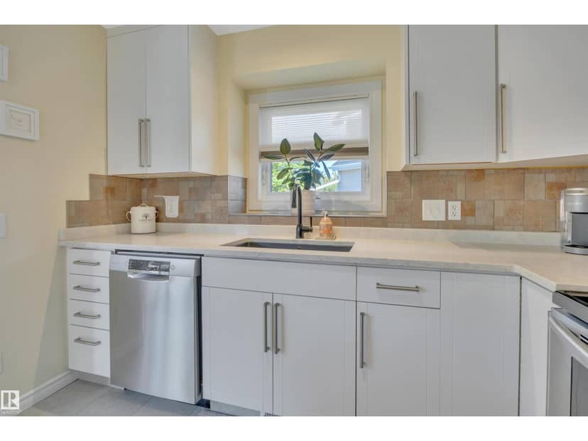 5735 152A AV NW — photo 13 of 40