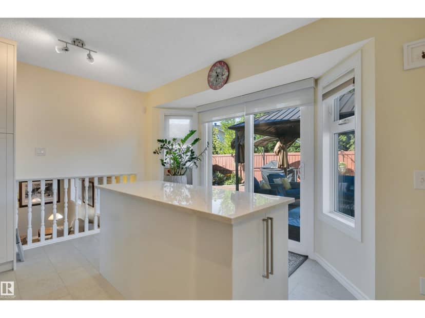 5735 152A AV NW — photo 14 of 40