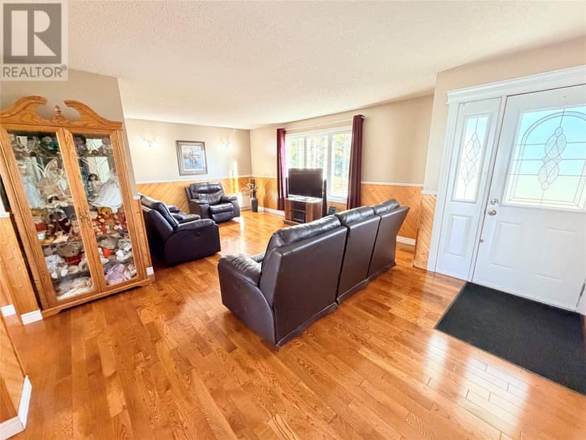 37 Larch Avenue — photo 14 of 40