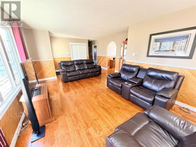 37 Larch Avenue — photo 17 of 40