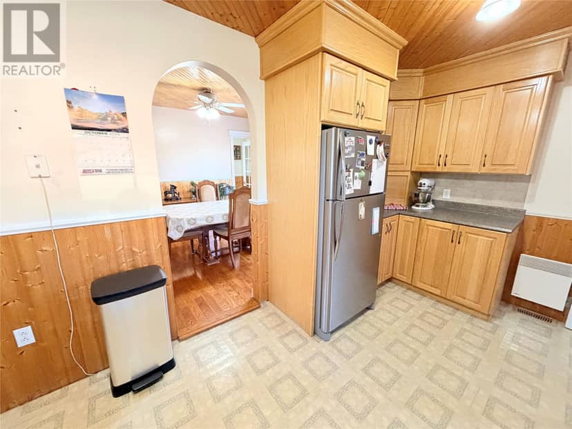37 Larch Avenue — photo 8 of 40